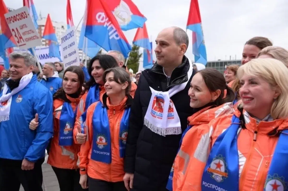 Денис Паслер поздравил Свердловскую область с Первомаем на Екатеринбург Арене-0