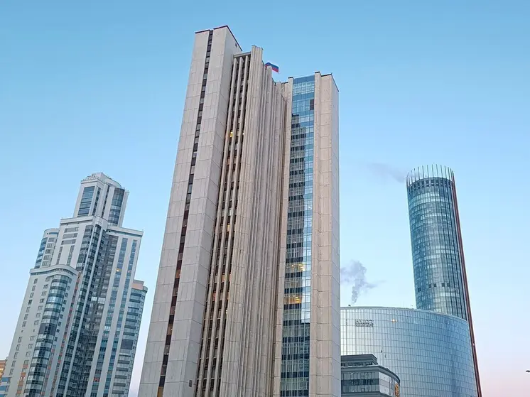 Денис Паслер поздравил свердловчан с Днем российского предпринимательства