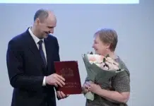 Денис Паслер вручил награды героям Свердловской области и РЖД в День труда denis pasler vruchil nagrady geroyam sverdlovskoj oblasti i rzhd v den truda-stanural-ru-174617994700-0