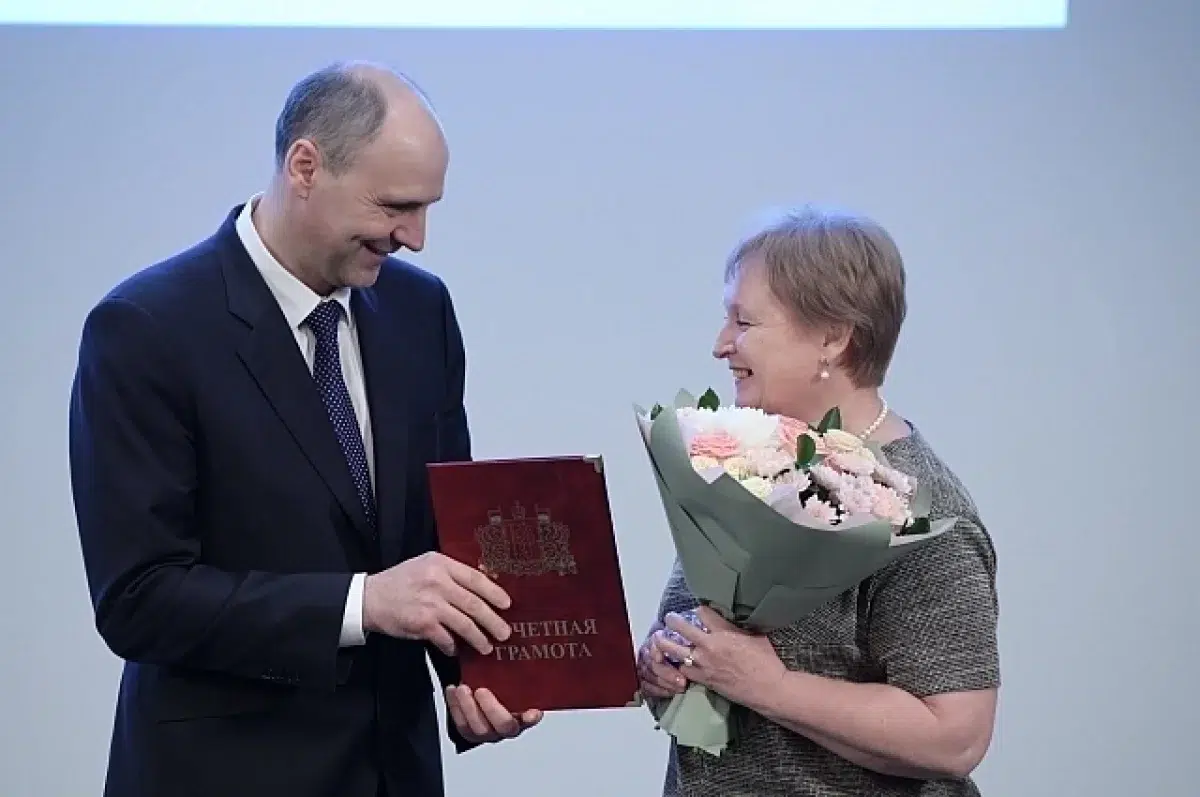 Денис Паслер вручил награды героям Свердловской области и РЖД в День труда-0