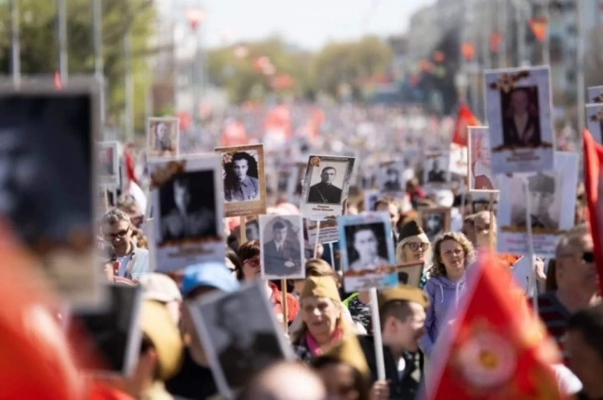 Денис Паслер заявил о намерении объединить Бессмертный полк в Свердловской области-0