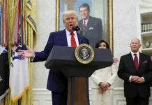 Дональд Трамп и Владимир Путин обсуждают кризис доверия между странами donald tramp i vladimir putin obsuzhdayut krizis doveriya mezhdu stranami-stanural-ru-174852943300-0