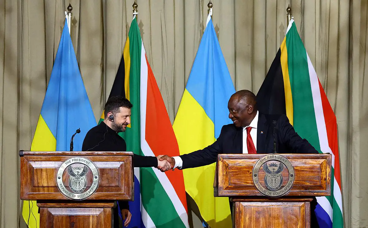 Владимир Зеленский и президент Южной Африки Сирил Рамафоса в Претории, Южная Африка, 24 апреля 2025 года (Siphiwe Sibeko / Reuters)