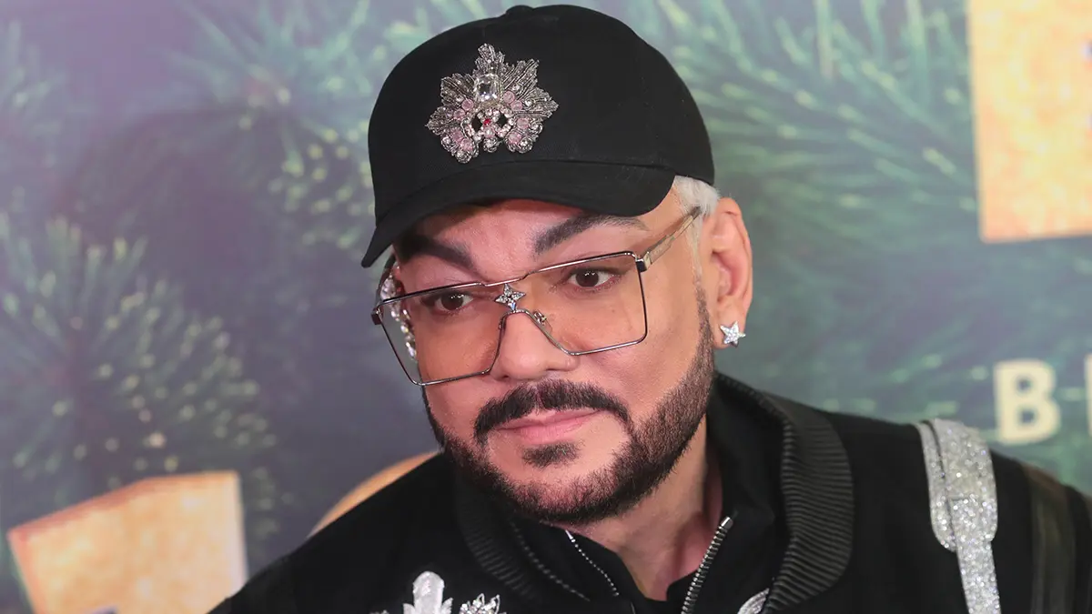 Врачи диагностировали Киркорову бурсит после ожога руки