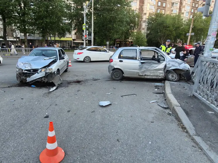 ГАИ Екатеринбурга расследует ДТП, в котором пострадали два человека