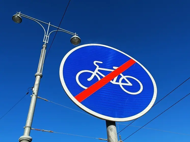 В Первоуральске велосипедист врезался в автомобиль и избил водителя