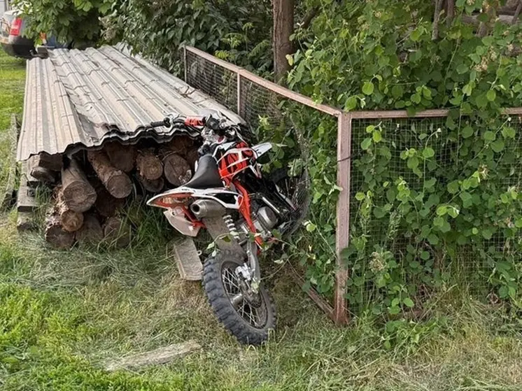 В Зауралье подросток на питбайке протаранил забор и попал в больницу