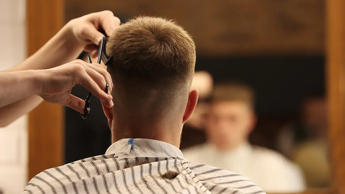 Baza: Парикмахер убедил москвича вложить в его бизнес 22 миллиона рублей