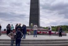 kiev i odessa obedinili gorozhan 9 maya v park slavy i u pamyatnika neizvestnomu matrosu-stanural-ru-174686050600-0