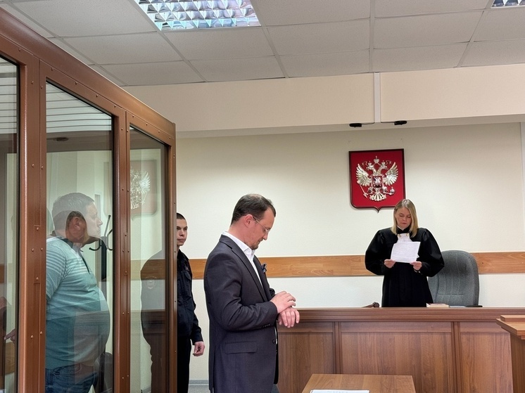 Свердловского мэра обвиняют в получении взяток деньгами и водонагревателем