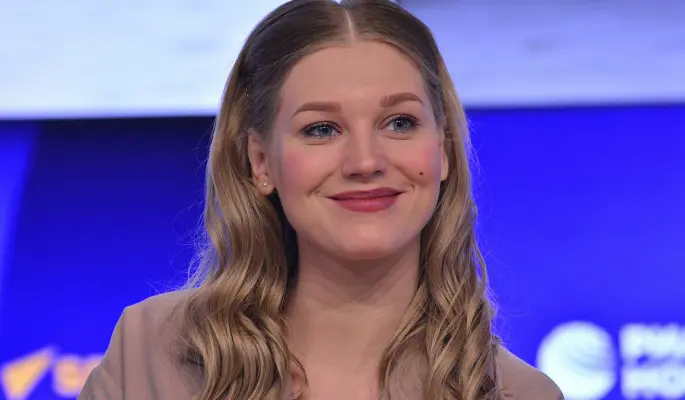 Кристина Асмус с размазанным по лицу макияжем удивила россиян странным видео