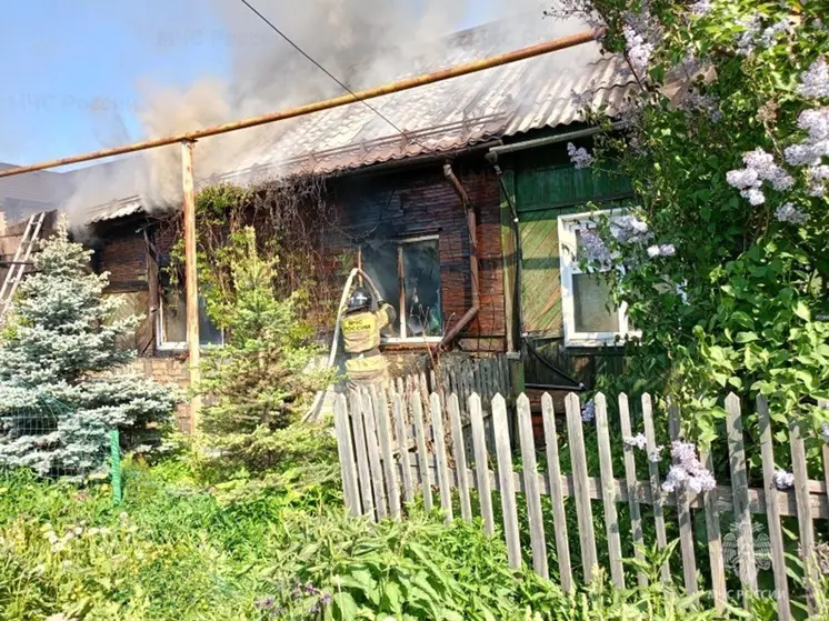 Два частных дома полыхали утром в Нижнем Тагиле