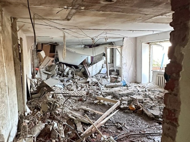 В МЧС назвали предварительную причину обрушения в доме в Буланаше