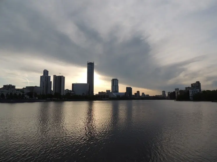 МЧС предупреждает о сложных погодных условиях в Свердловской области