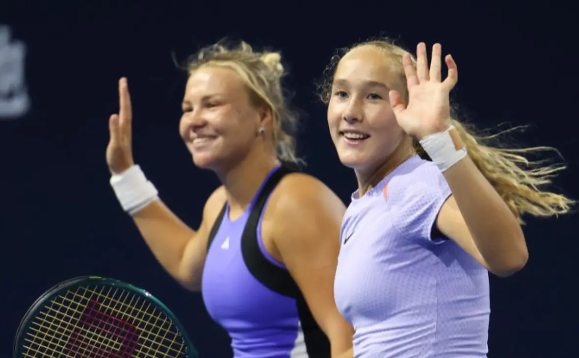 Диана Шнайдер и Мирра Андреева (Emmanuel Wong / Getty Images)