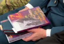 Олег Кожемяко представляет новый сборник с строками Ахматовой и бойцов СВО oleg kozhemyako predstavlyaet novyj sbornik s strokami ahmatovoj i bojczov svo-stanural-ru-174686072100-0