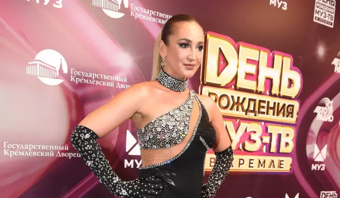 Пока не развалится: миллионерша Бузова из принципа ездит на старой машине