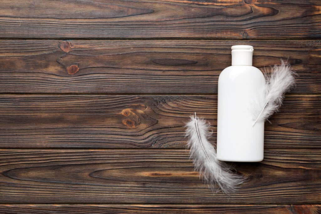 пена для бритья и перо