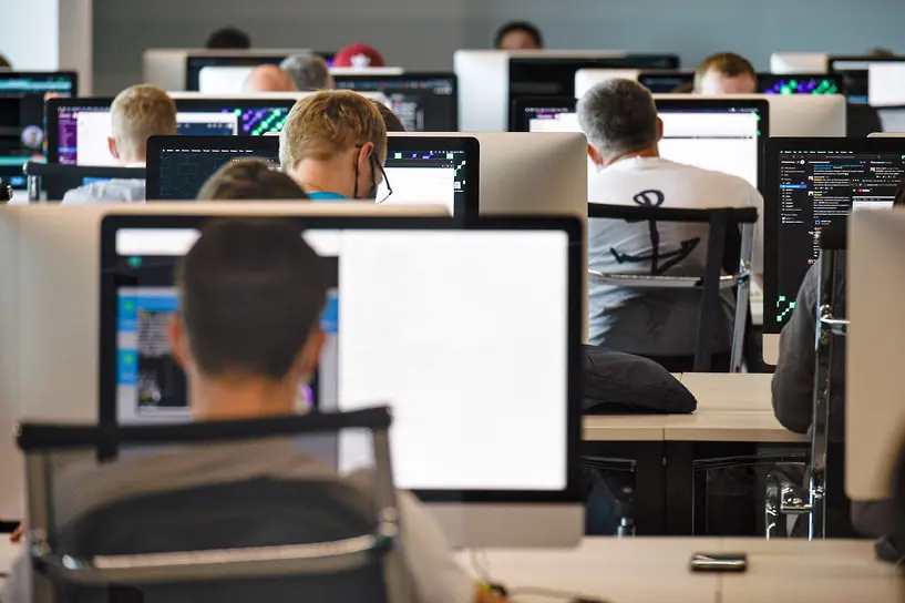 Почему IT-специалисты переходят с места на место, несмотря на зарплаты от 180 тысяч-0