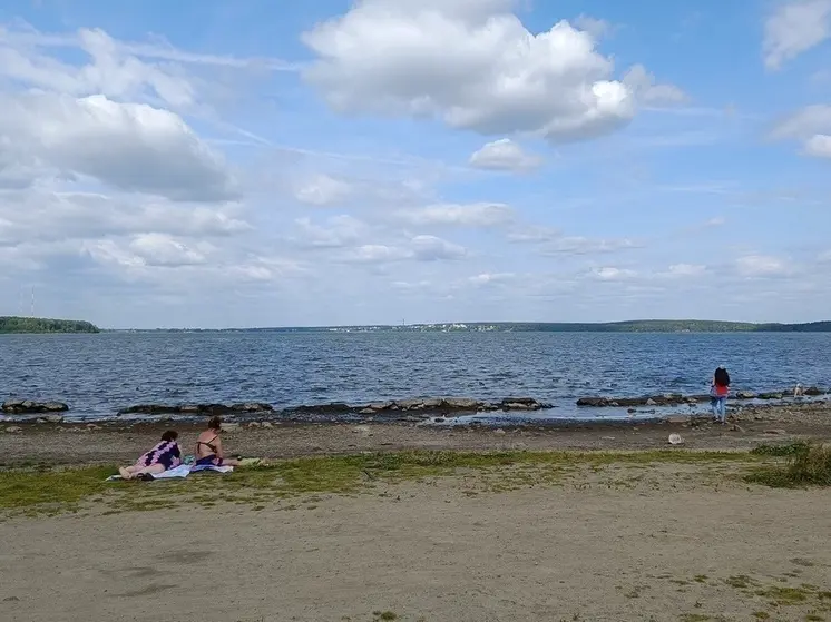 В водоемах Екатеринбурга запретили купаться