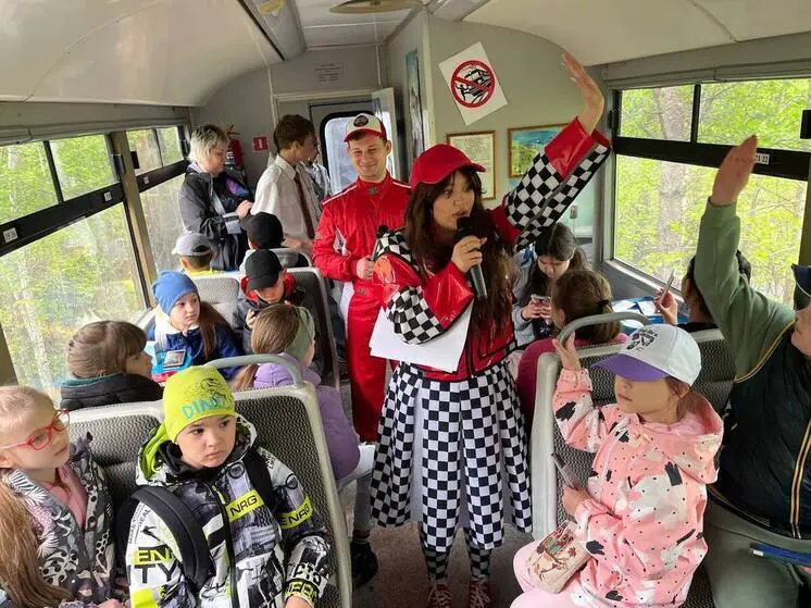 Месячник для школьников «Уступи дорогу поездам» стартовал на СвЖД