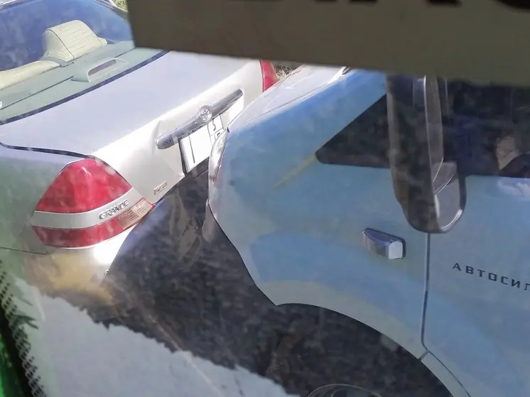 Микроавтобус столкнулся с «Тойотой» в Екатеринбурге