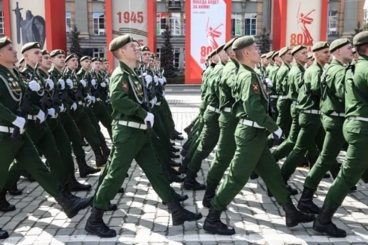 В Екатеринбурге прошла масштабная репетиция Парада Победы с участием легендарного Т-34-0