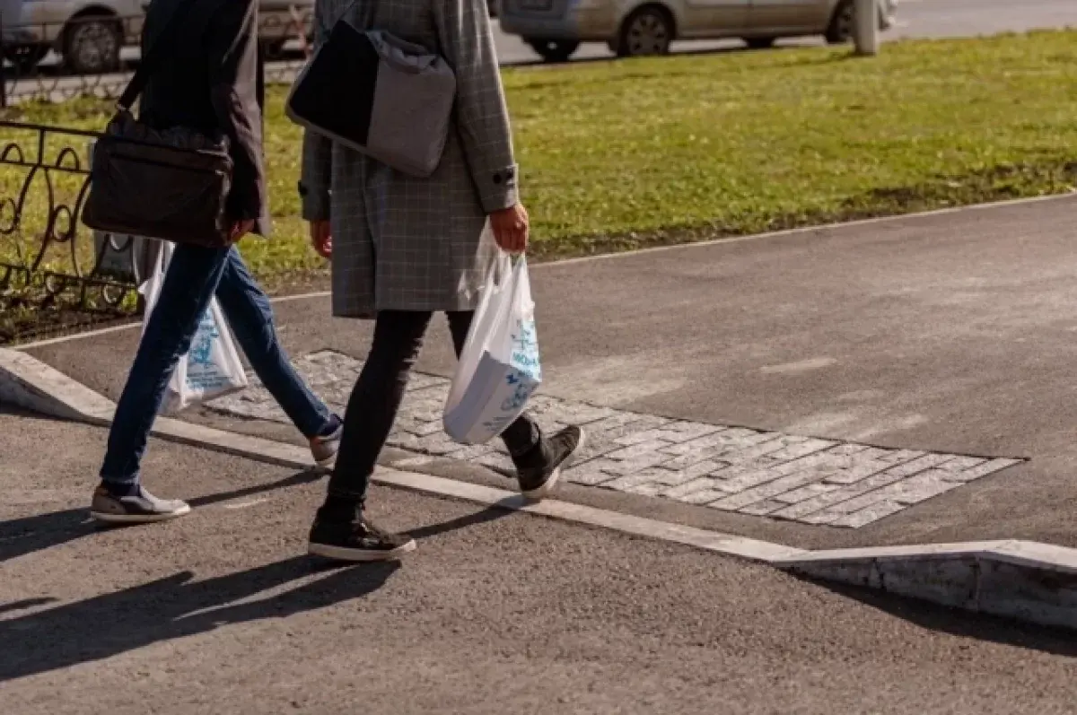 В Екатеринбурге ремонтируют дороги для детских и спортивных объектов-0
