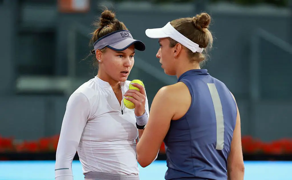 Вероника Кудерметова и Элизе Мертенс (Clive Brunskill / Getty Images)