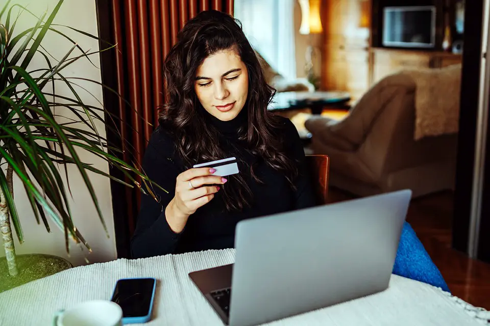 Деньги за рубеж переводят, в основном, предприниматели - для того, чтобы облегчить ведение бизнеса