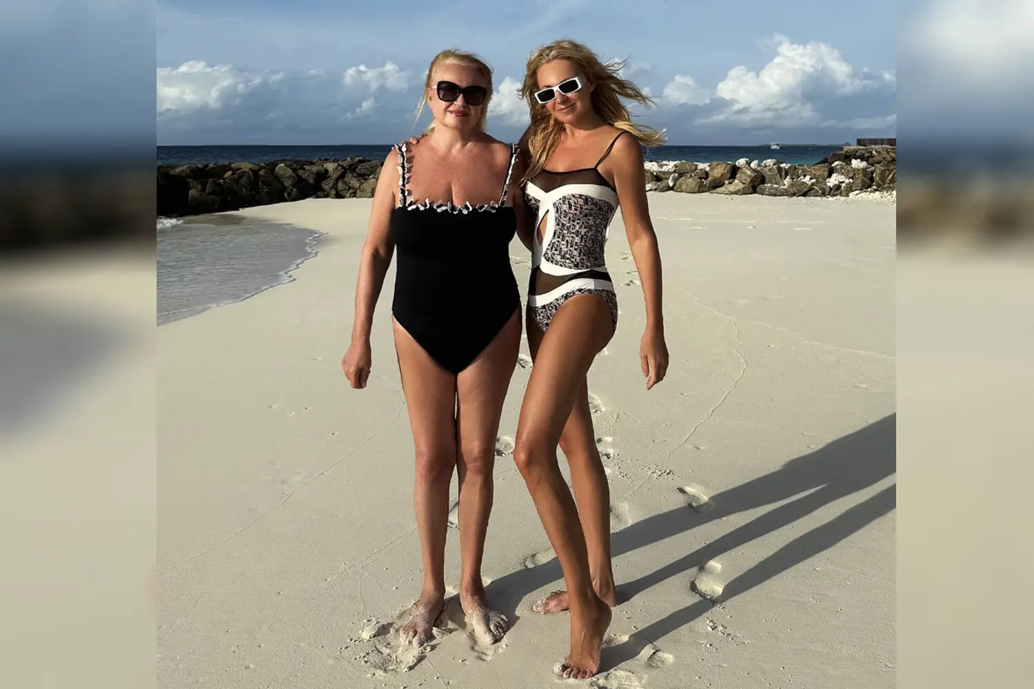 Яна Рудковская и Светлана Николаевна наслаждаются семейным счастьем на Мальдивах-0