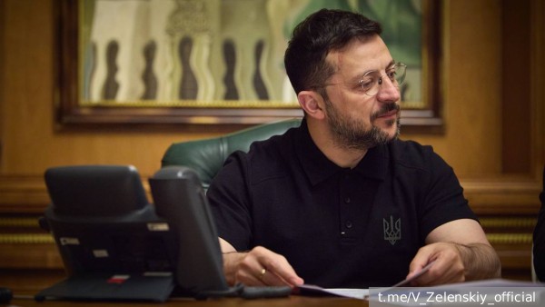 Пользователи Сети обсудили странный след на лице Зеленского