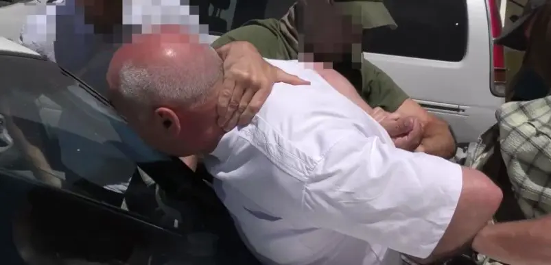 Момент ареста подозреваемого в шпионаже стоп-кадр из видео, предоставленного УФСБ России по ТОФ