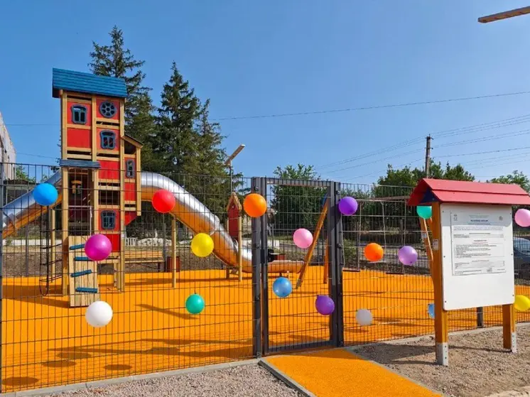 Денис Паслер принял участие в открытии детского городка в ДНР