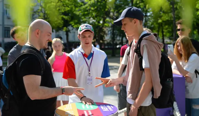 Второй чемпионат по игре "Камень, ножницы, бумага" стартовал в Москве