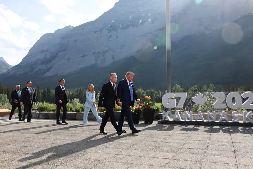 Участники саммита G7 в канадском Кананаскисе после протокольной фотосъемки