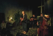 Илья Золотухин и группа "Бонд с кнопкой" погружаются в ностальгию через музыку ilya zolotuhin i gruppa bond s knopkoj pogruzhayutsya v nostalgiyu cherez muzyku-stanural-ru-0