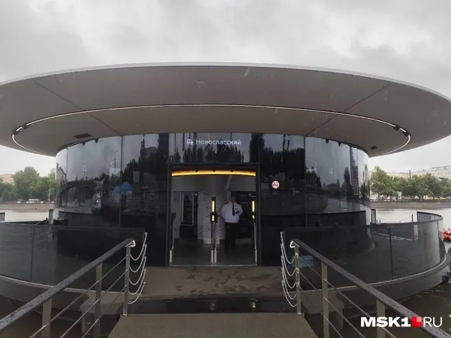 «Можно было сделать удобнее одним действием»: честная колонка москвича о речном транспорте и третьем маршруте электросудов | Источник: Игорь Мещанев / MSK1.RU