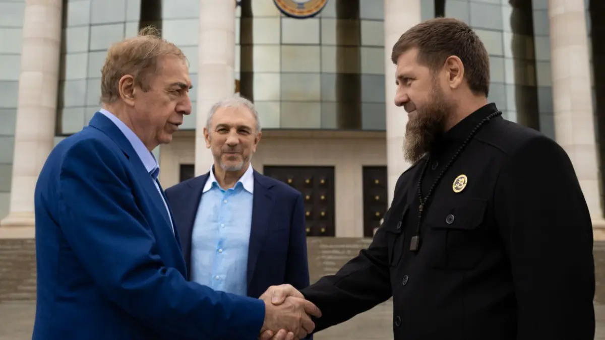 Кадыров присвоил Гуцериеву звание почетного гражданина Чечни
