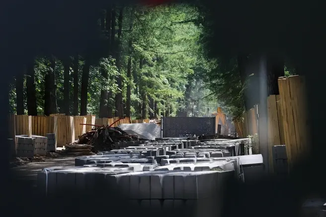 Лучше выбрать другие локации: в «Сокольники» и на площадь у ВДНХ «пришло» благоустройство — фоторепортаж | Источник: Артем Устюжанин / MSK1.RU