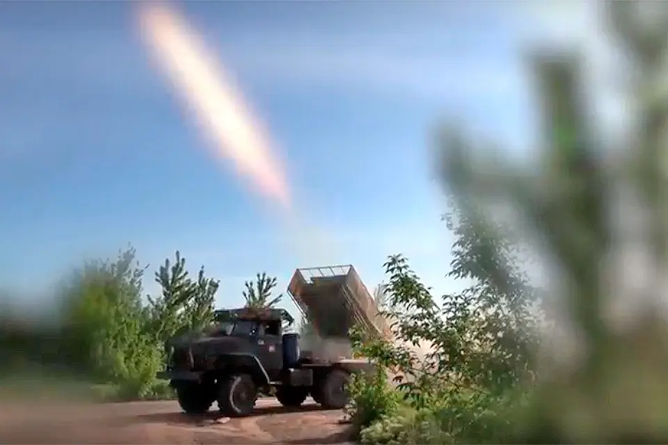 МО РФ показало работу РСЗО БМ-21 «Град» под Часовым Яром