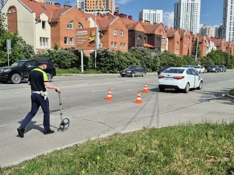 На Амундсена в Екатеринбурге автомобиль сбил 19-летнюю девушку
