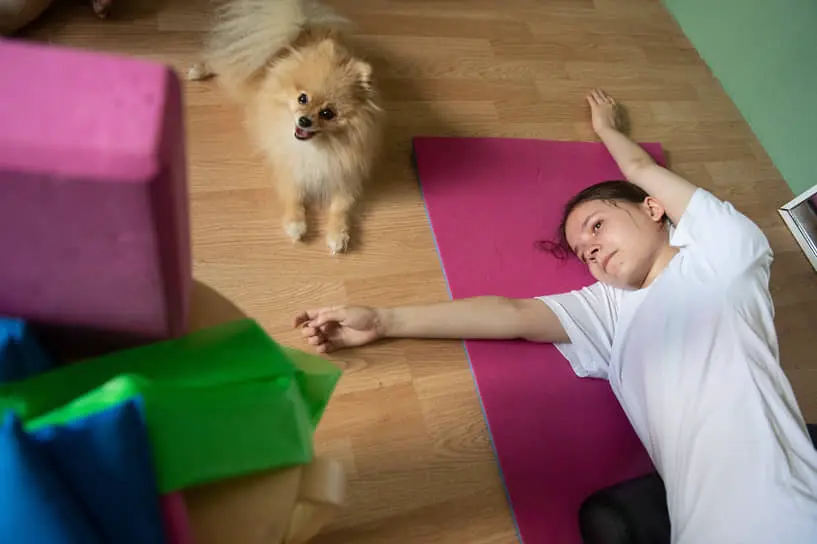 Алена уже прошла семь кругов ортопедического ада: до изнеможения делала специальную гимнастику, сутками носила жесткий корсет