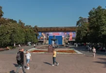 Артемий Лебедев и Петр Монич о будущем кинотеатра «Россия» в сердце Москвы artemij lebedev i petr monich o budushhem kinoteatra rossiya v serdcze moskvy-stanural-ru-0