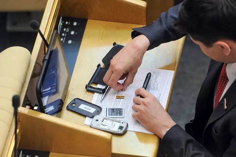 Госдума принимает новые законы и включает МТС, МегаФон и Роскомнадзор в борьбу с мошенниками-0