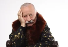 Леонид Якубович и Эдуард Бояков удивили поклонников на сцене МХАТ имени М. Горького leonid yakubovich i eduard boyakov udivili poklonnikov na sczene mhat imeni m gorkogo-stanural-ru-0