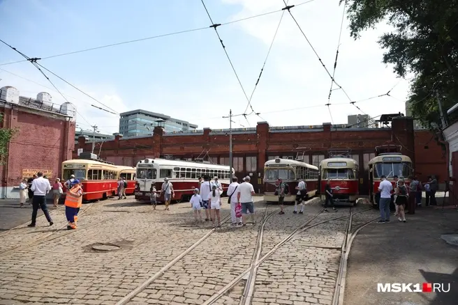 С актерами в исторических костюмах и конкой. Как в Москве прошел парад ретро-трамваев: фото | Источник: Татьяна Спиридонова / MSK1.RU