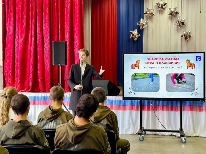 Общество Знание, Максим Зиналиев и Денис Островкин вдохновляют молодежь Урала-0