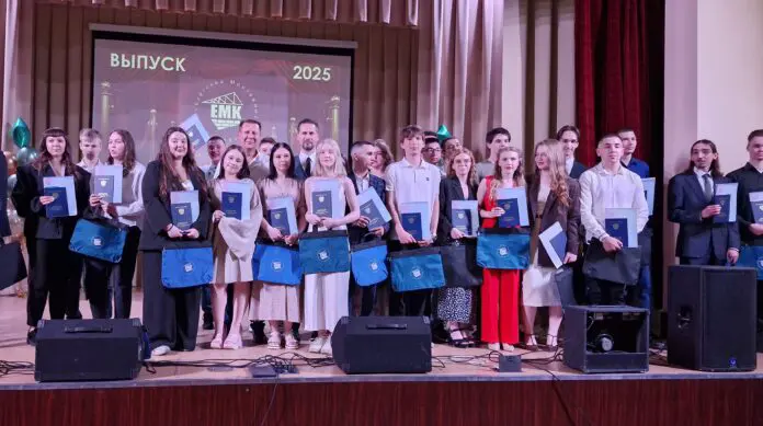 Партнеры из Газпрома поздравили выпускников Екатеринбургского монтажного колледжа-0