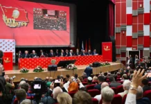 В КПРФ произошла жесткая перестройка, связанная с Зюгановым и Кириенко v kprf proizoshla zhestkaya perestrojka svyazannaya s zyuganovym i kirienko-stanural-ru-0